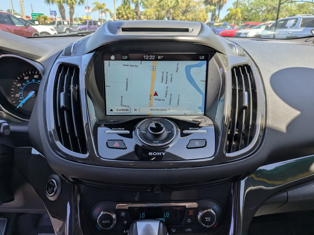 Ford Escape Vehicle Full-screen Gallery Image 21