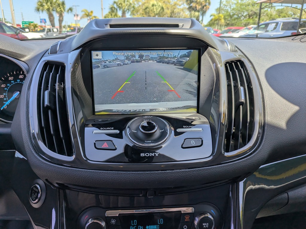 Ford Escape Vehicle Full-screen Gallery Image 22
