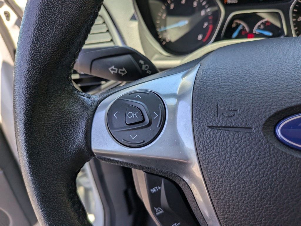 Ford Escape Vehicle Full-screen Gallery Image 30