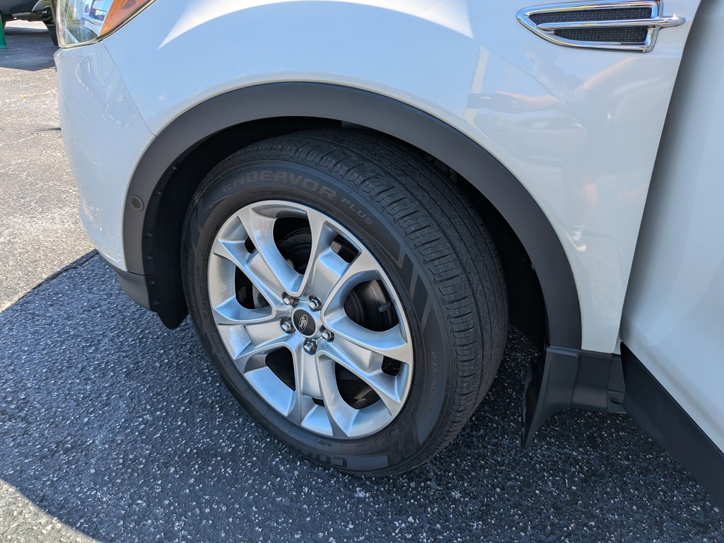 Ford Escape Vehicle Full-screen Gallery Image 34
