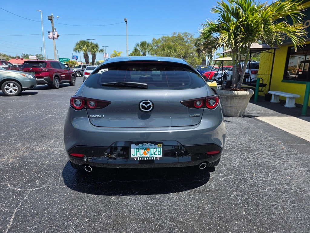 Mazda Mazda3 Hatchback Vehicle Full-screen Gallery Image 04