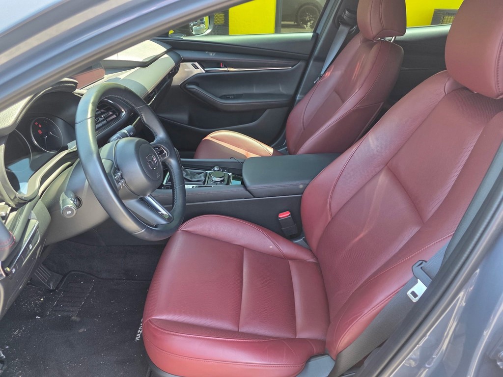 Mazda Mazda3 Hatchback Vehicle Full-screen Gallery Image 06