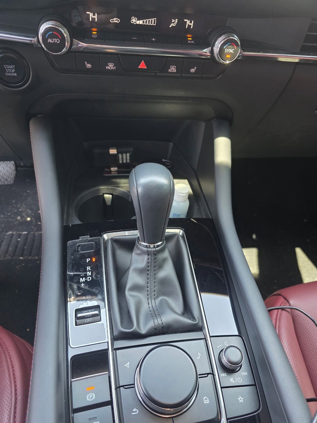 Mazda Mazda3 Hatchback Vehicle Full-screen Gallery Image 07