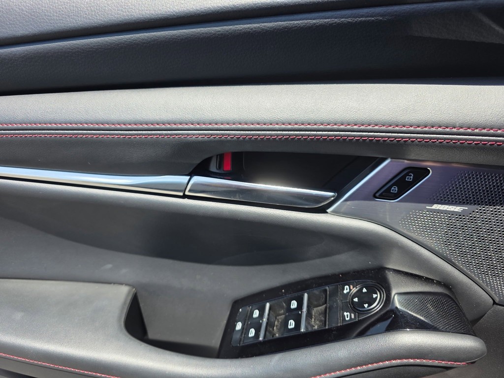 Mazda Mazda3 Hatchback Vehicle Full-screen Gallery Image 08