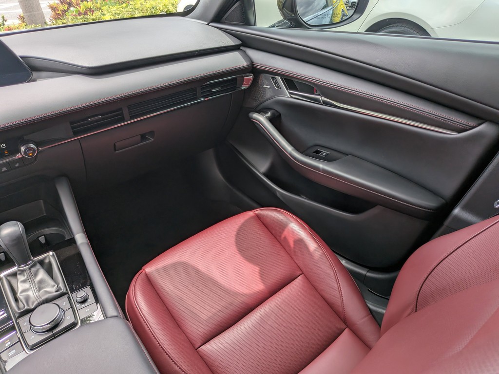 Mazda Mazda3 Hatchback Vehicle Full-screen Gallery Image 11
