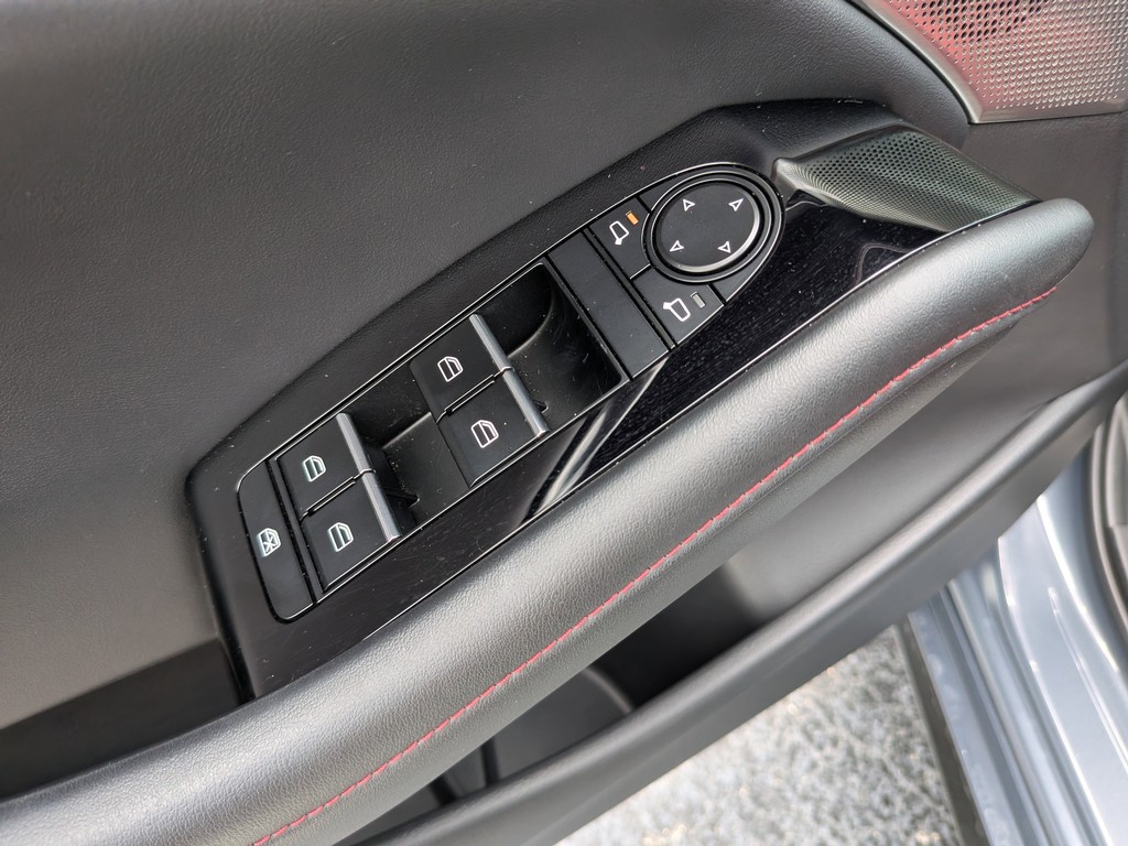 Mazda Mazda3 Hatchback Vehicle Full-screen Gallery Image 13