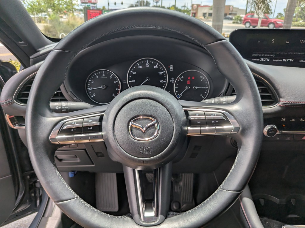Mazda Mazda3 Hatchback Vehicle Full-screen Gallery Image 23