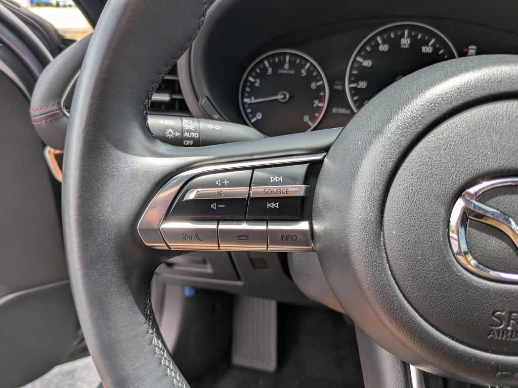 Mazda Mazda3 Hatchback Vehicle Full-screen Gallery Image 24