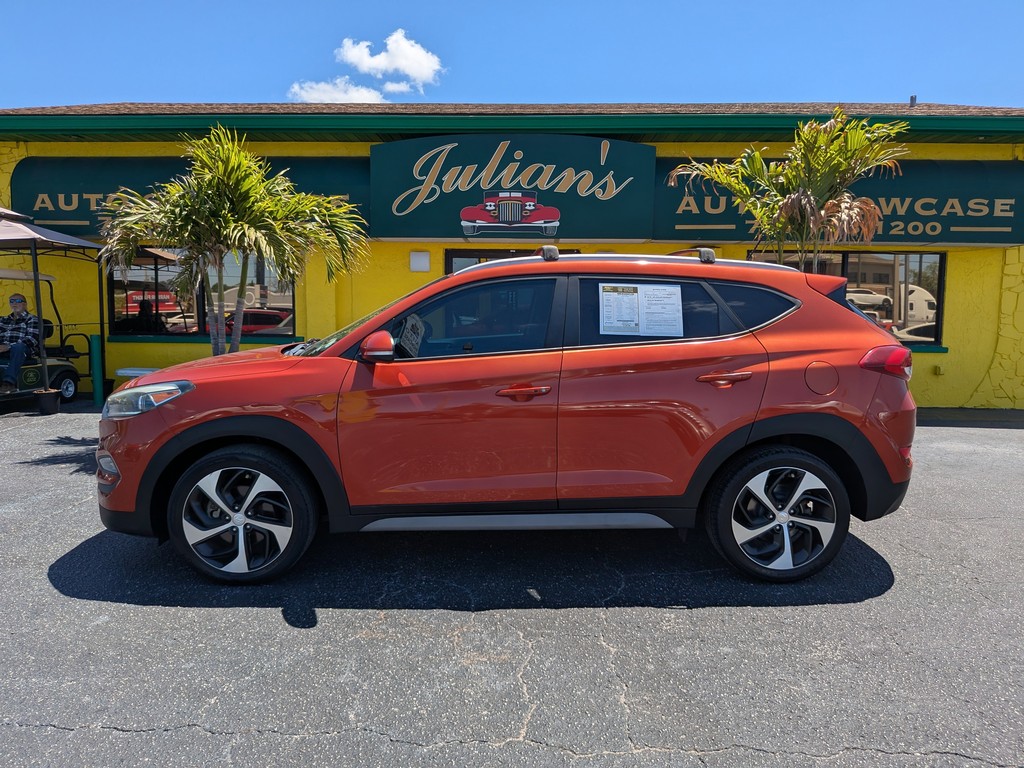 Hyundai Tucson Vehicle Full-screen Gallery Image 02