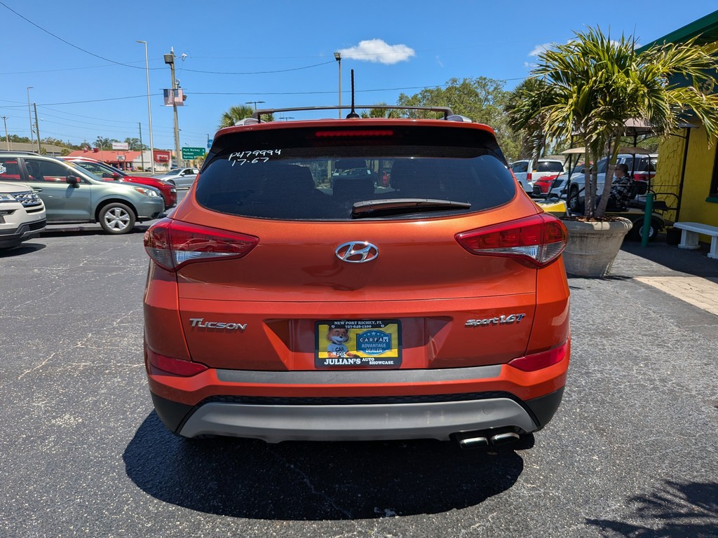 Hyundai Tucson Vehicle Full-screen Gallery Image 04