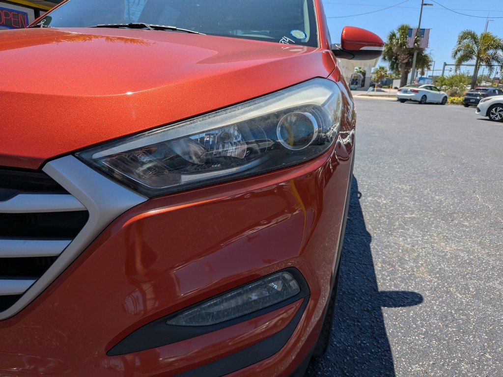 Hyundai Tucson Vehicle Full-screen Gallery Image 06