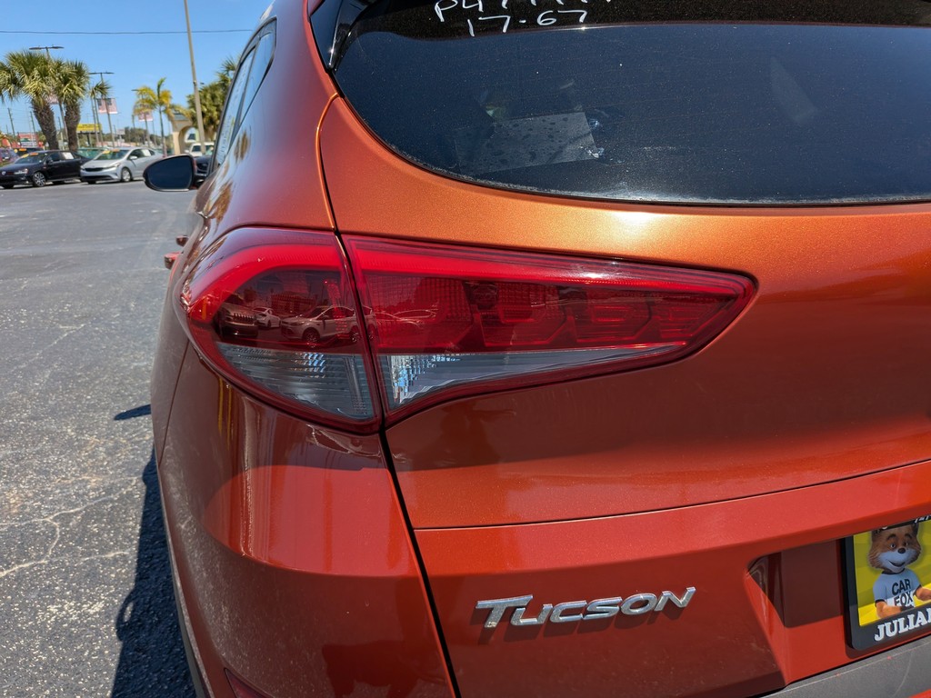 Hyundai Tucson Vehicle Full-screen Gallery Image 07