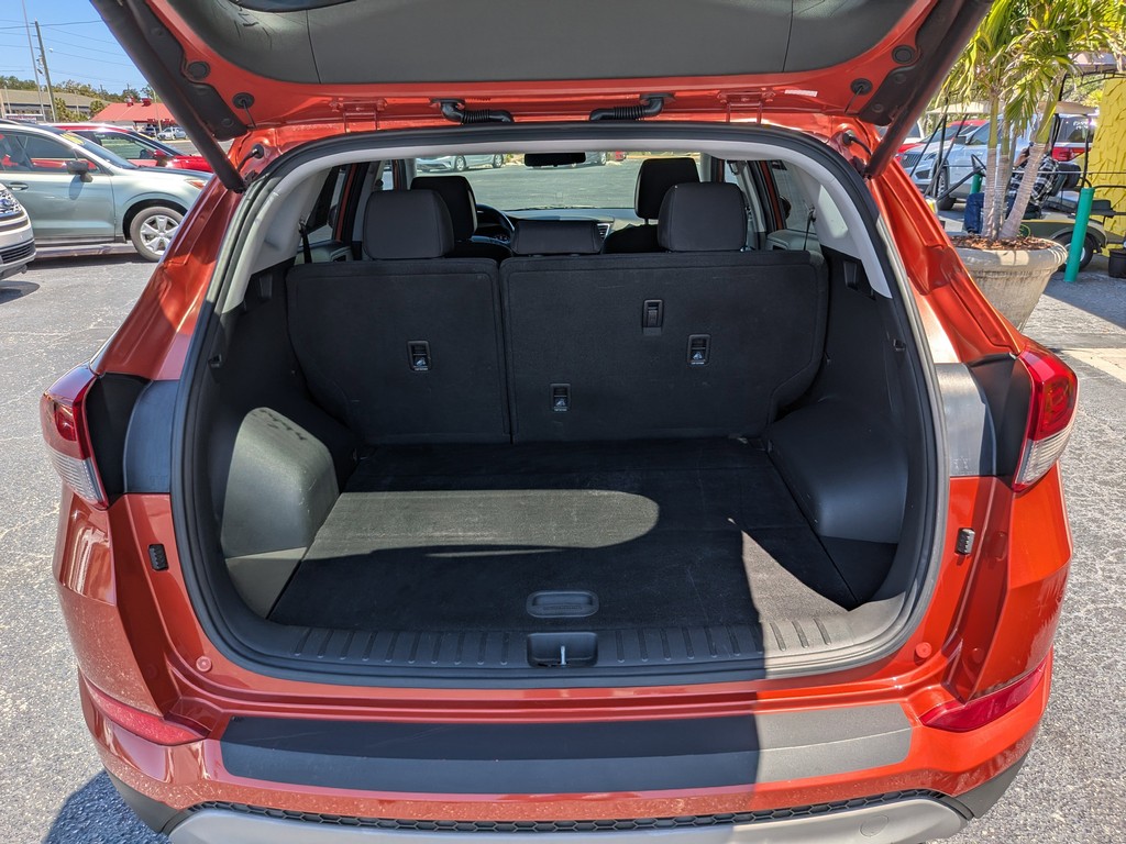 Hyundai Tucson Vehicle Full-screen Gallery Image 09