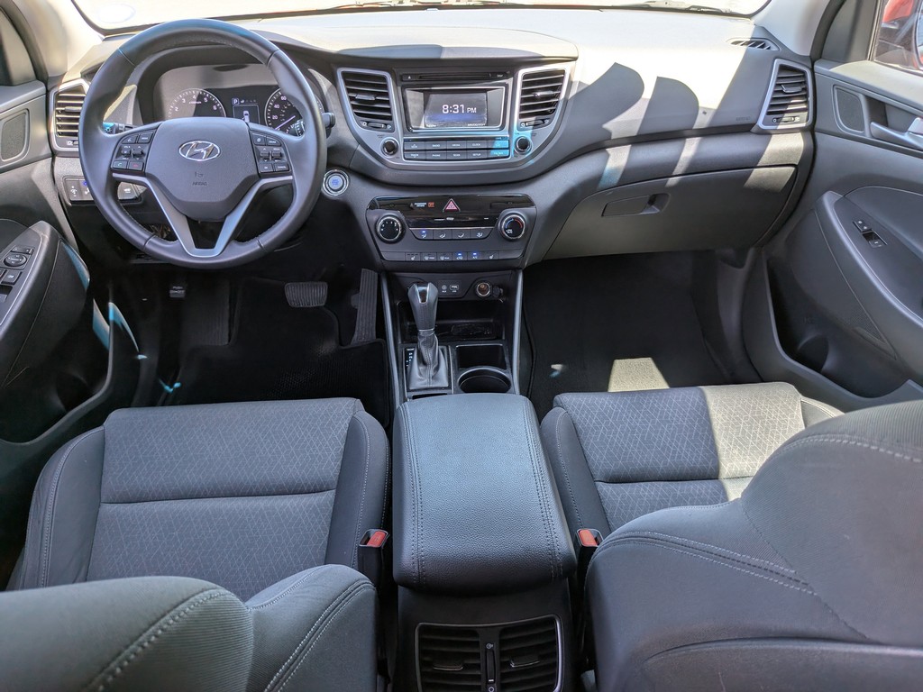 Hyundai Tucson Vehicle Full-screen Gallery Image 12