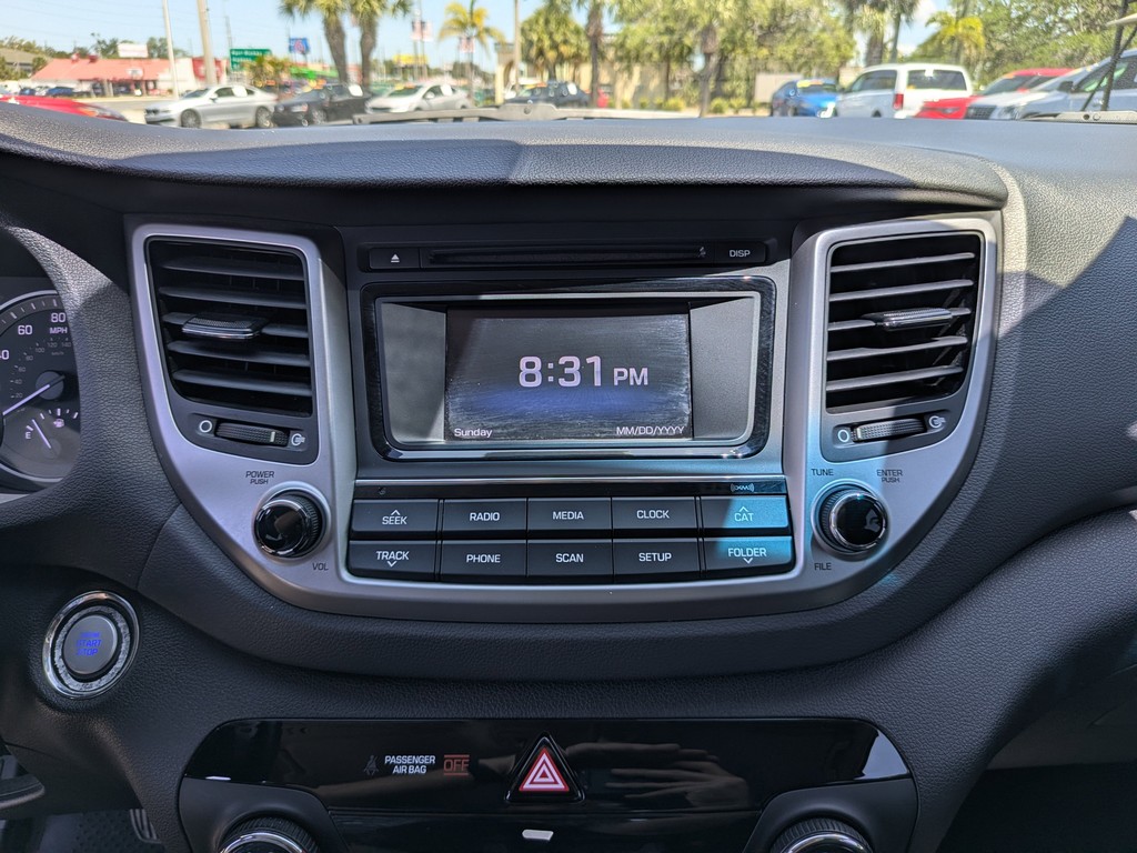 Hyundai Tucson Vehicle Full-screen Gallery Image 20