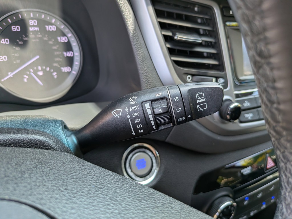 Hyundai Tucson Vehicle Full-screen Gallery Image 30
