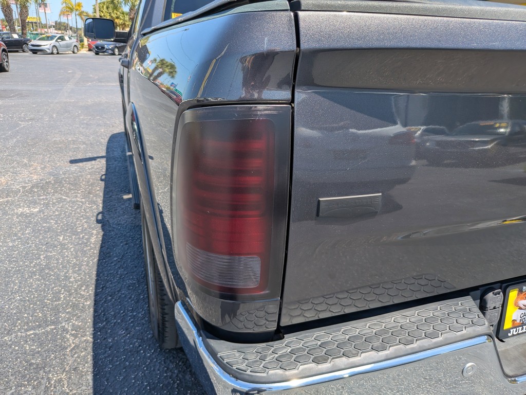 Ram 1500 Vehicle Full-screen Gallery Image 09