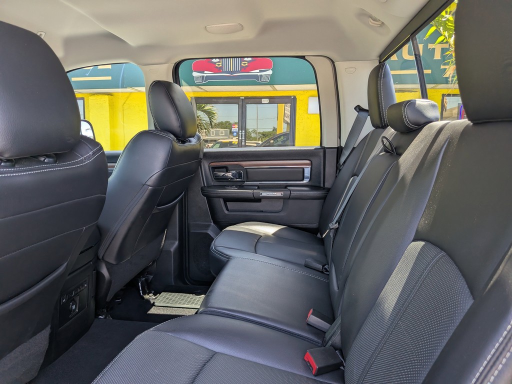 Ram 1500 Vehicle Full-screen Gallery Image 14