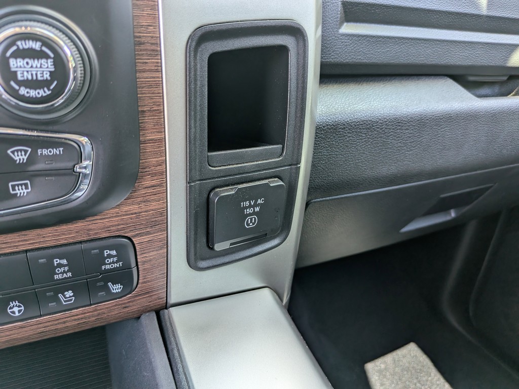Ram 1500 Vehicle Full-screen Gallery Image 21