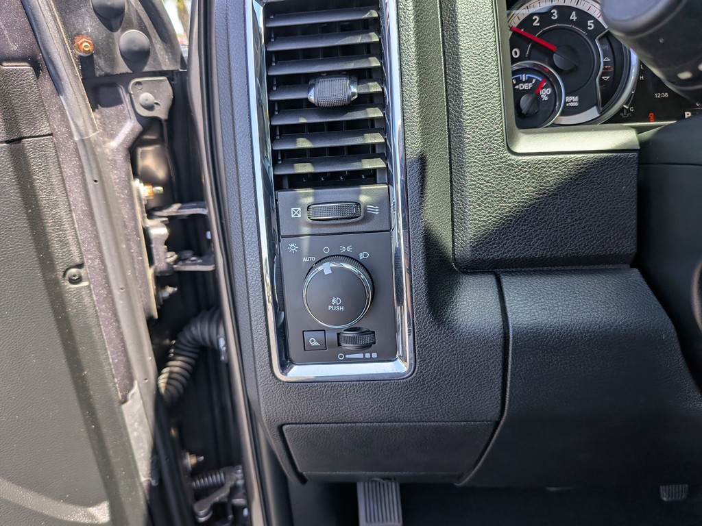 Ram 1500 Vehicle Full-screen Gallery Image 24
