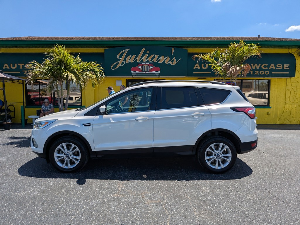 Ford Escape Vehicle Full-screen Gallery Image 02