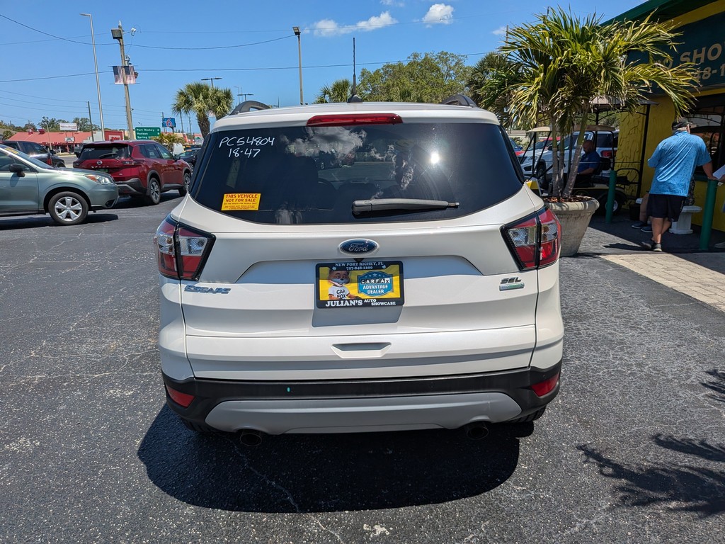 Ford Escape Vehicle Full-screen Gallery Image 04