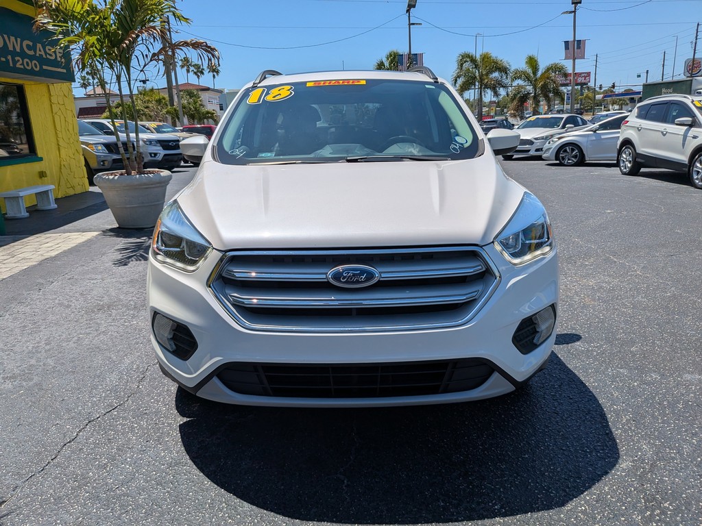 Ford Escape Vehicle Full-screen Gallery Image 05