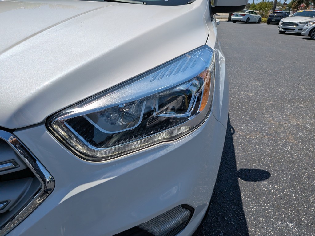 Ford Escape Vehicle Full-screen Gallery Image 06