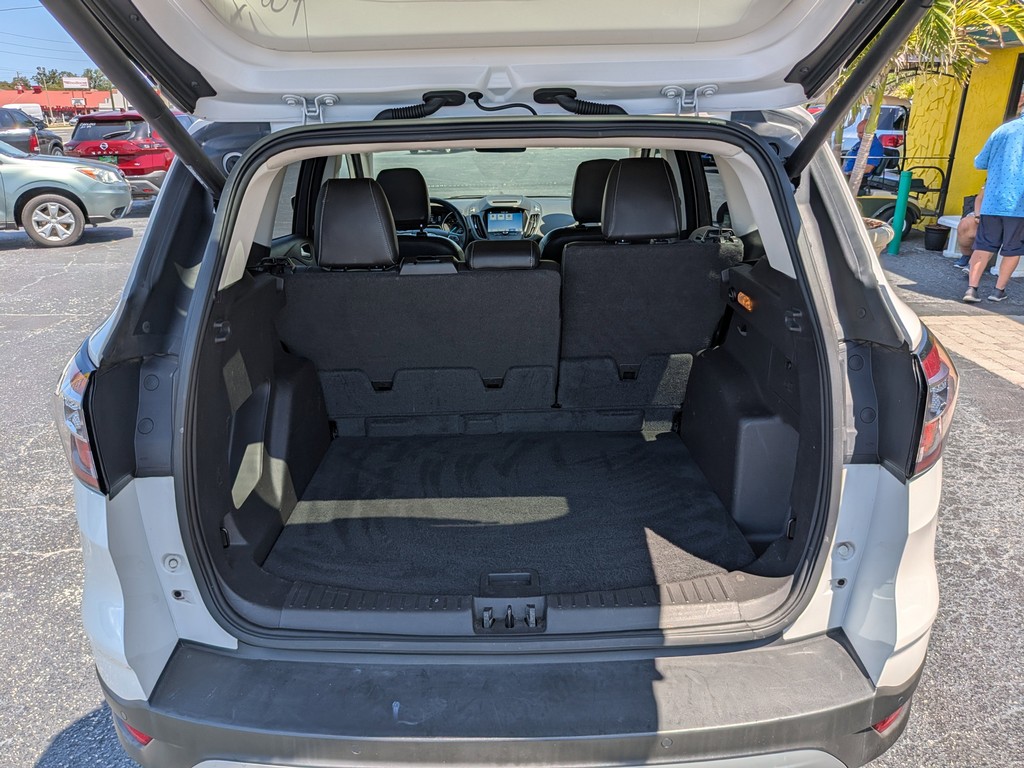 Ford Escape Vehicle Full-screen Gallery Image 10