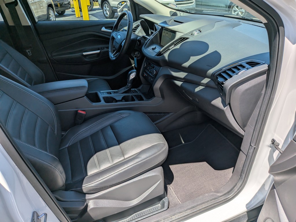 Ford Escape Vehicle Full-screen Gallery Image 12