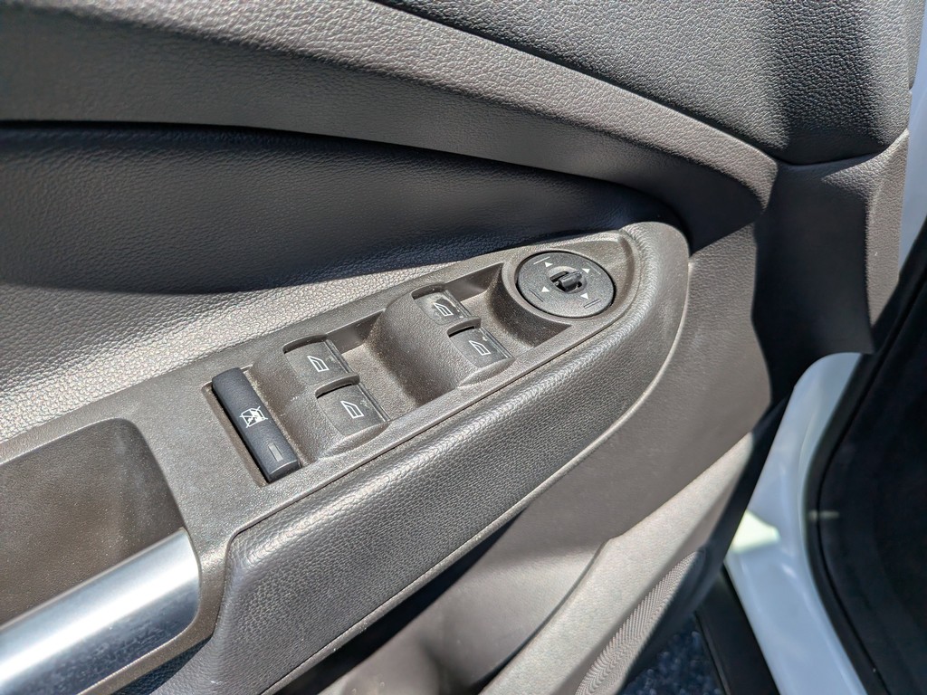 Ford Escape Vehicle Full-screen Gallery Image 18