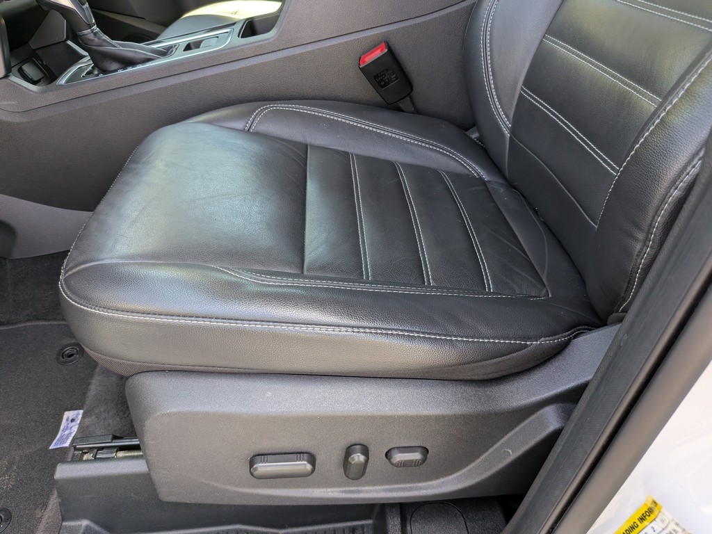 Ford Escape Vehicle Full-screen Gallery Image 19