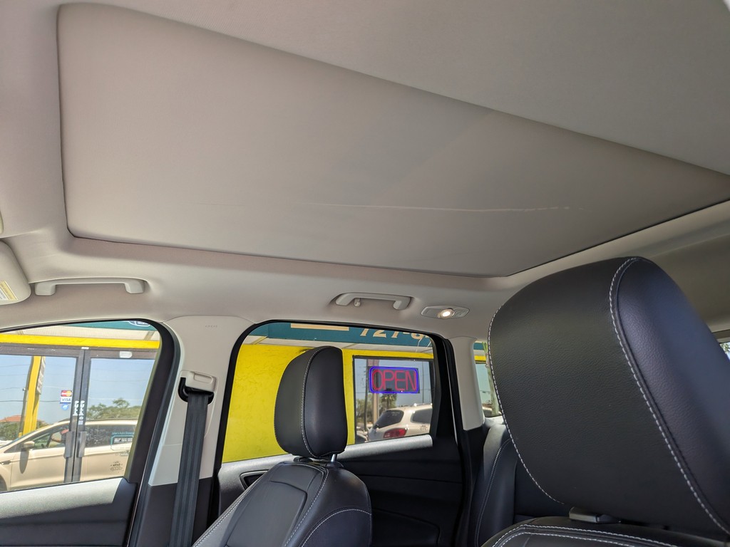 Ford Escape Vehicle Full-screen Gallery Image 20