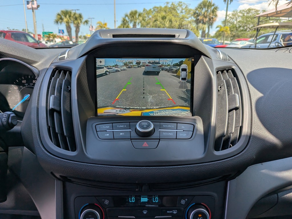 Ford Escape Vehicle Full-screen Gallery Image 22