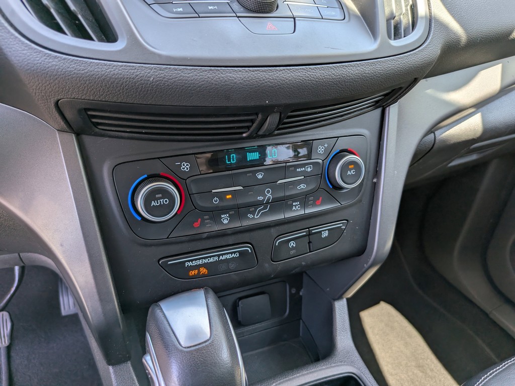 Ford Escape Vehicle Full-screen Gallery Image 23