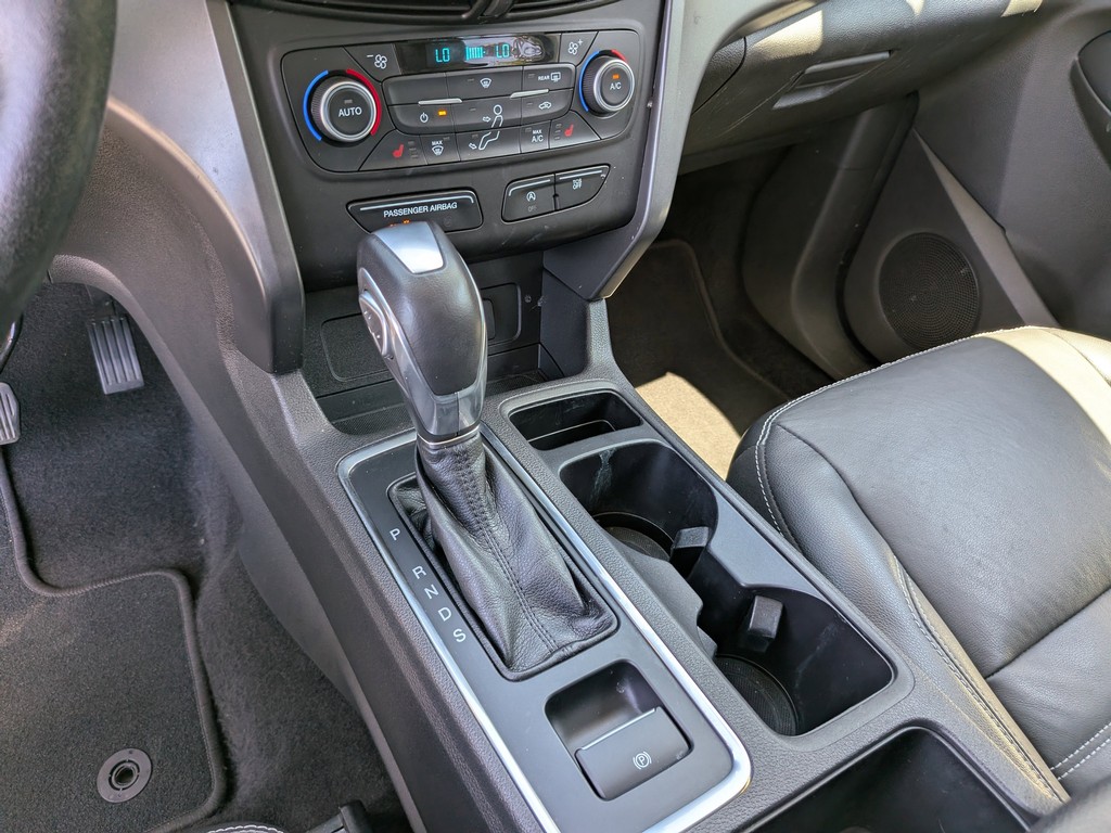 Ford Escape Vehicle Full-screen Gallery Image 24