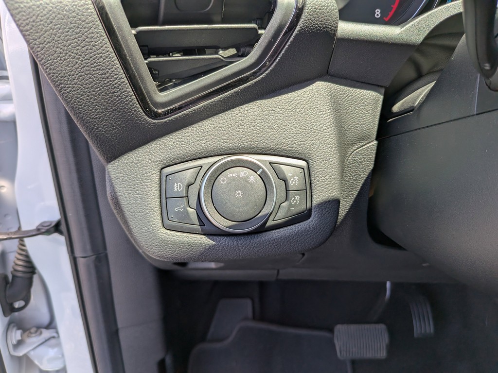 Ford Escape Vehicle Full-screen Gallery Image 25