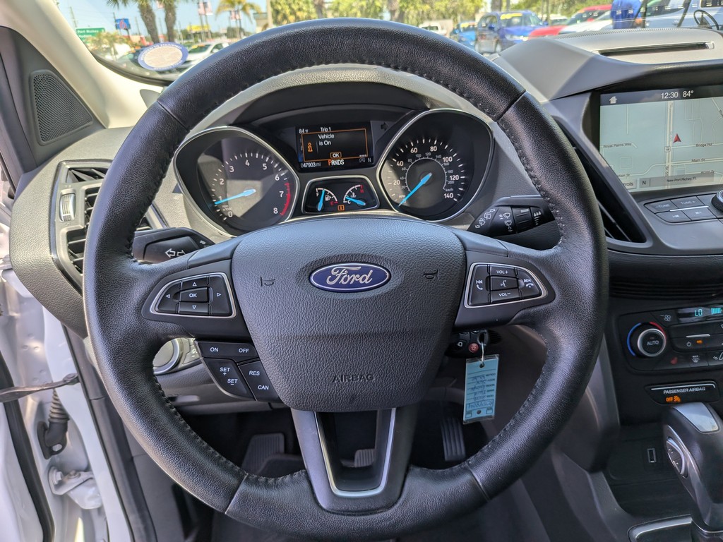 Ford Escape Vehicle Full-screen Gallery Image 26
