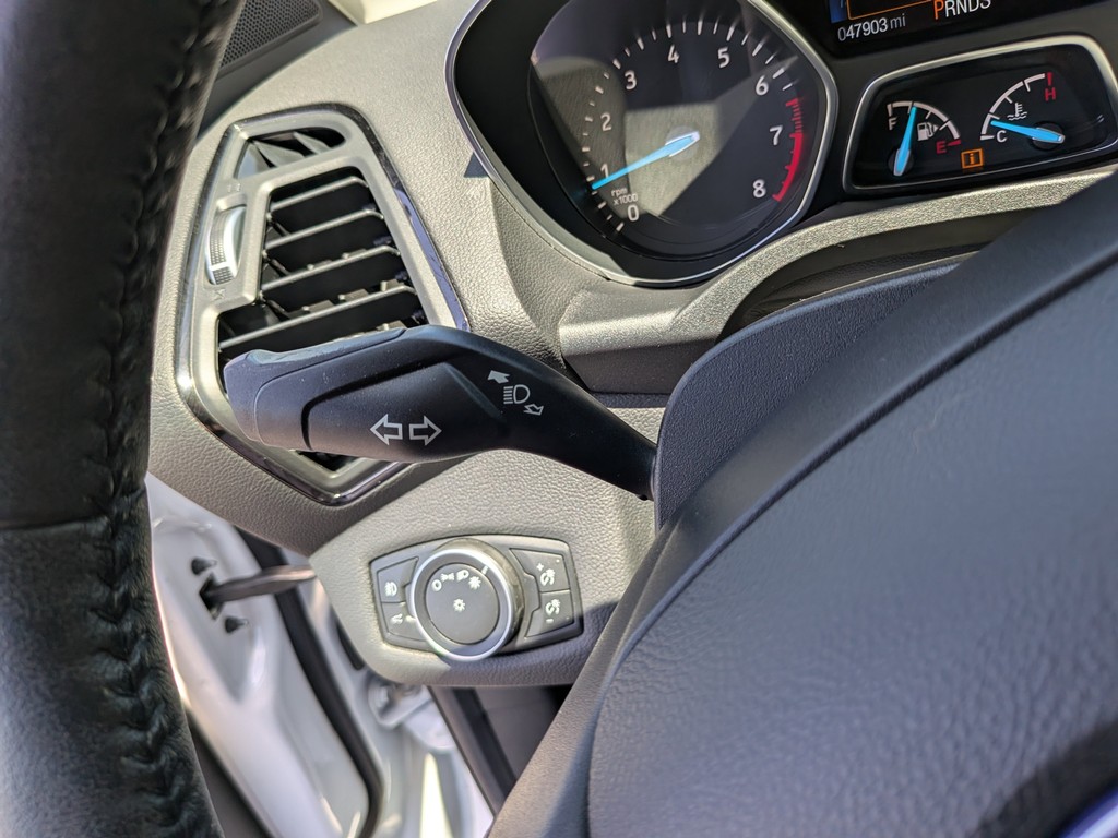 Ford Escape Vehicle Full-screen Gallery Image 29