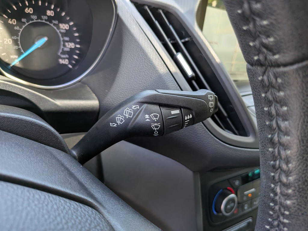 Ford Escape Vehicle Full-screen Gallery Image 30