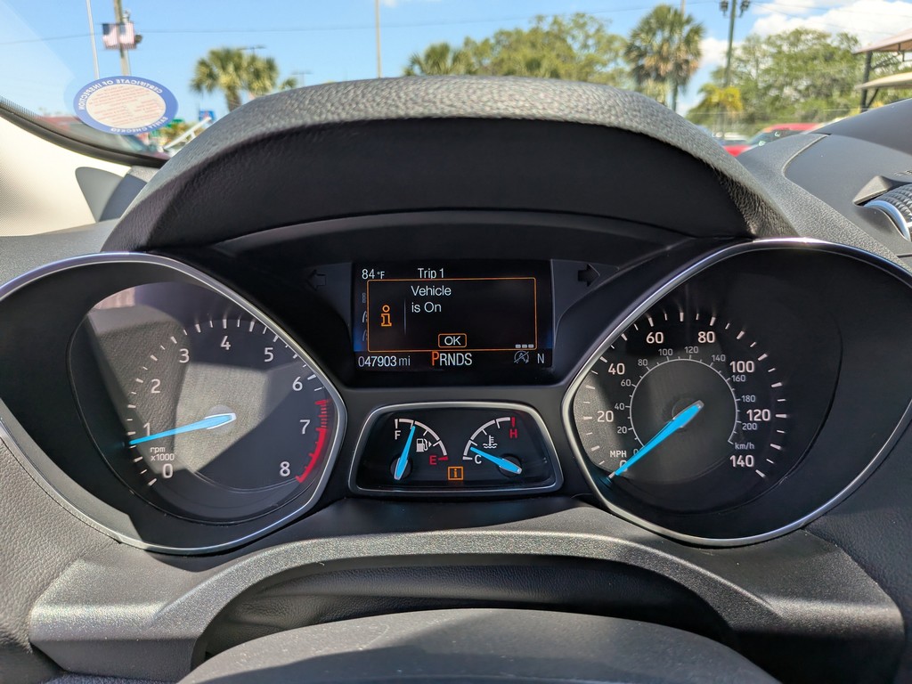 Ford Escape Vehicle Full-screen Gallery Image 31