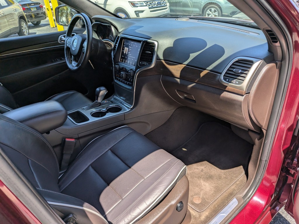 Jeep Grand Cherokee Vehicle Full-screen Gallery Image 12