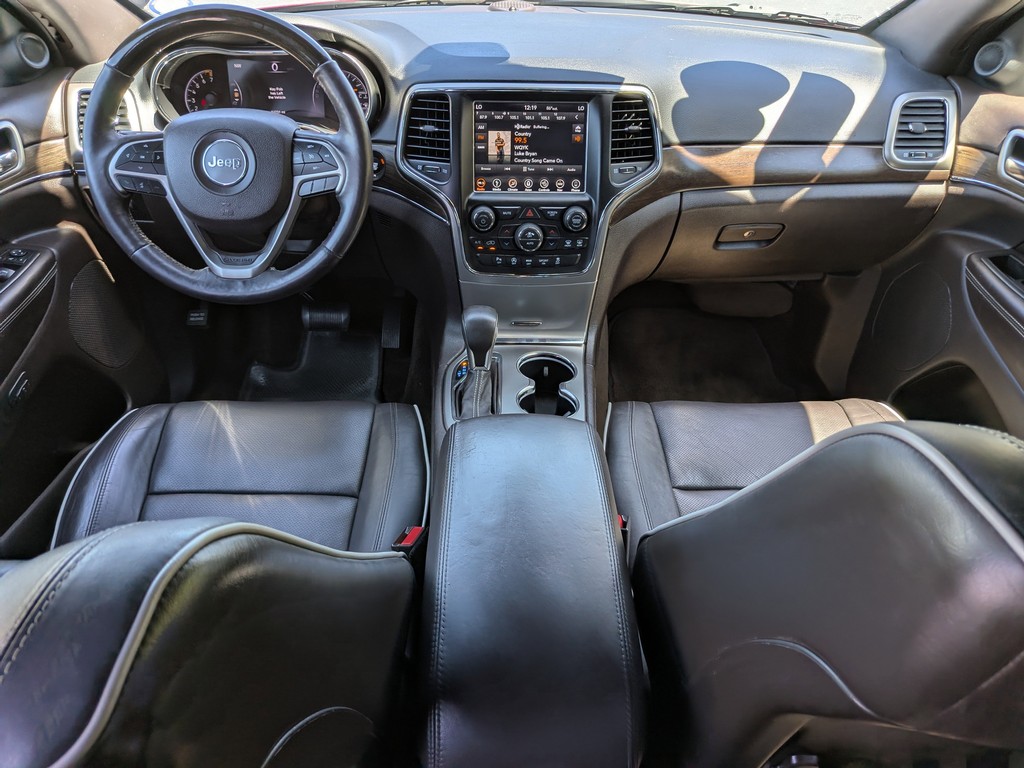 Jeep Grand Cherokee Vehicle Full-screen Gallery Image 13