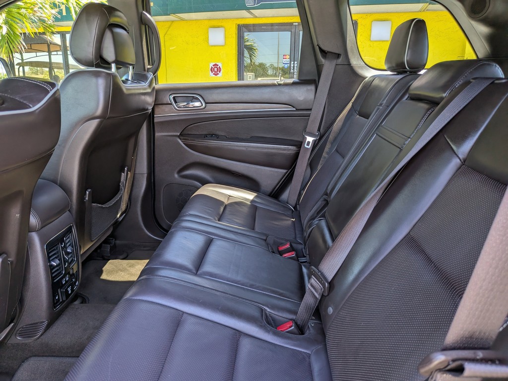 Jeep Grand Cherokee Vehicle Full-screen Gallery Image 17