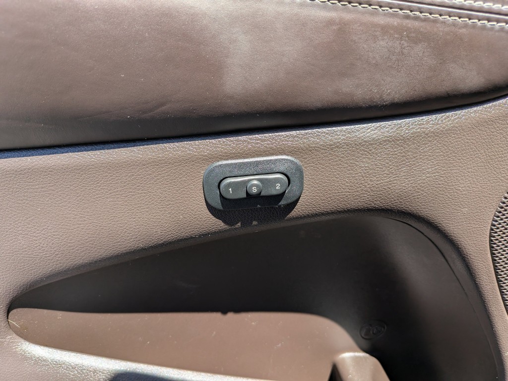 Jeep Grand Cherokee Vehicle Full-screen Gallery Image 19