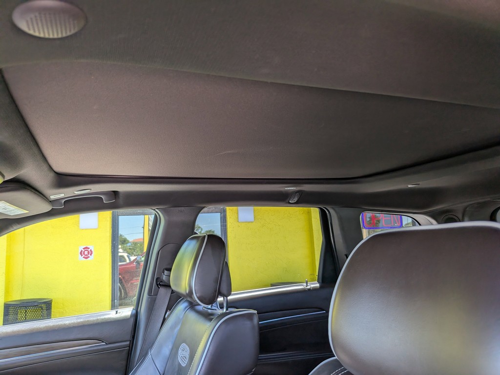 Jeep Grand Cherokee Vehicle Full-screen Gallery Image 21