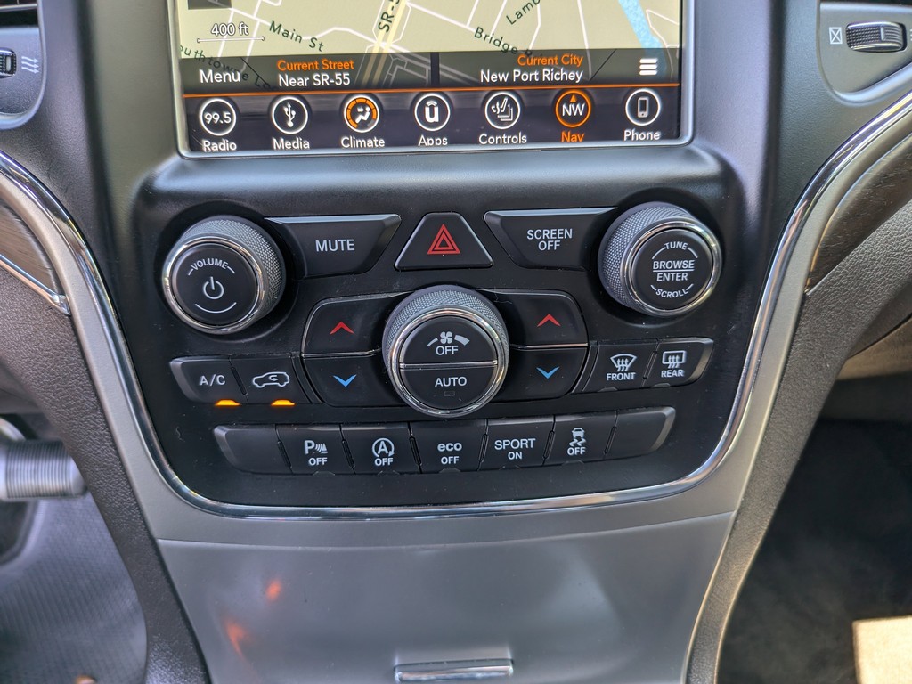 Jeep Grand Cherokee Vehicle Full-screen Gallery Image 25