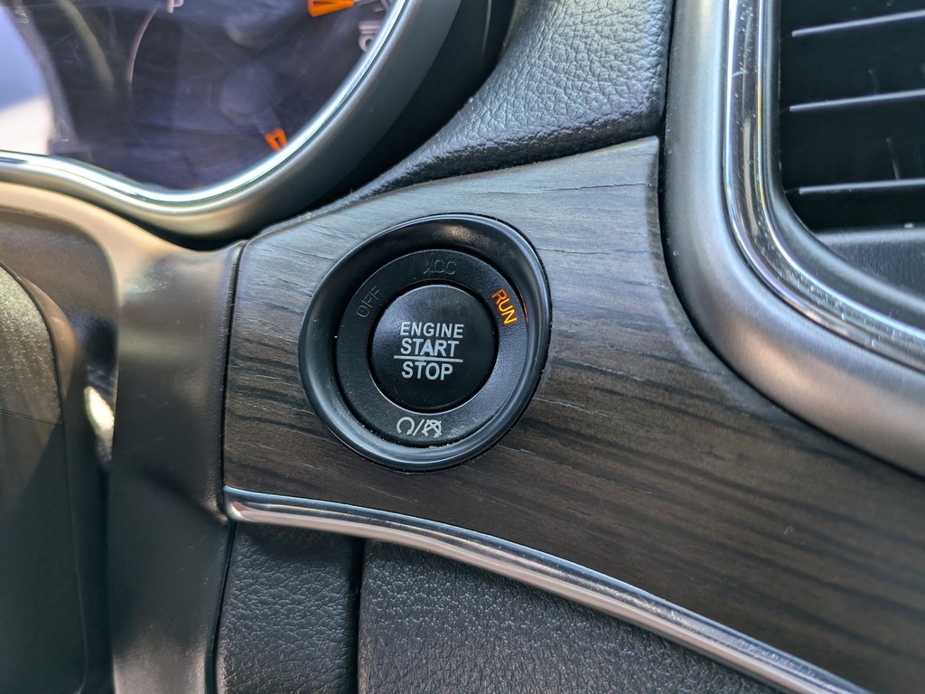 Jeep Grand Cherokee Vehicle Full-screen Gallery Image 27