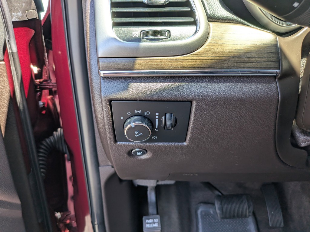 Jeep Grand Cherokee Vehicle Full-screen Gallery Image 28
