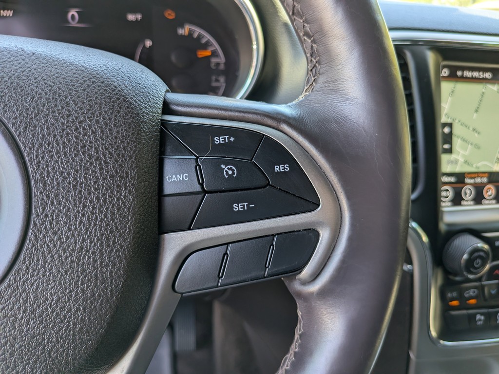Jeep Grand Cherokee Vehicle Full-screen Gallery Image 31